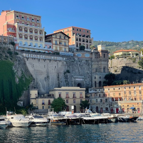 Meet your Posher, Claire - Picture 9 of 16